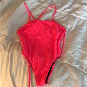 Jolyn tie back “Dayno II”